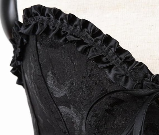 Victorian legacy：the modern rebellion of the black corset1611 Victorian legacy: the modern rebellion of the black corset