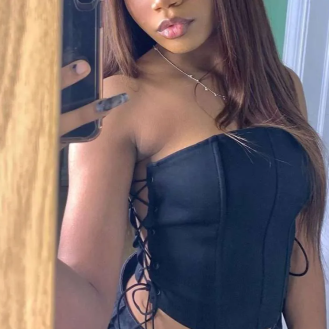 2 5 Viral Fashion Piece on Social Media: How Black Corsets Steal the Spotlight?