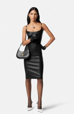 In the interplay of light and shadow: the visual allure of a black corset 1 2 1 In the interplay of light and shadow: the visual allure of a black corset