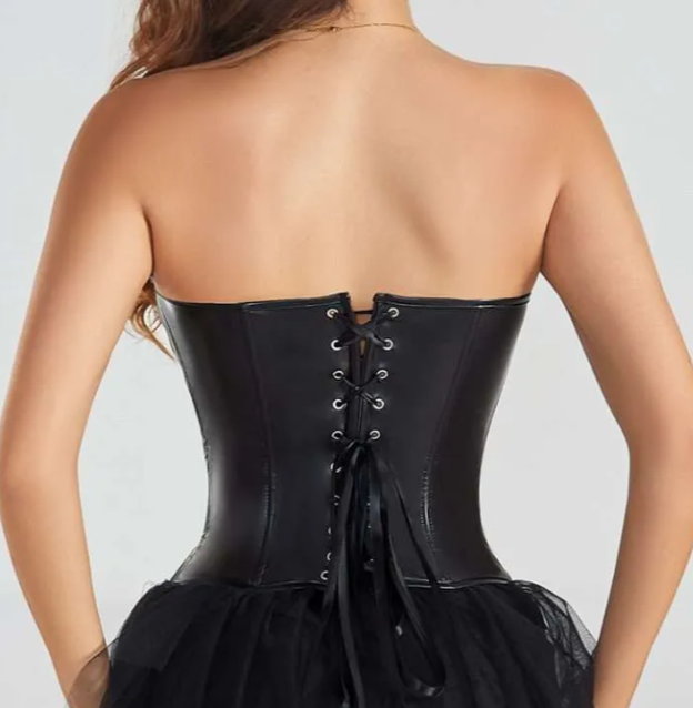 When the Light Falls on the Curves: The Stage Magic of the Corset 2 2 When the Light Falls on the Curves: The Stage Magic of the Corset