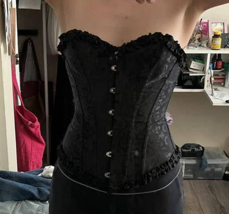3 2 The era of "reshaping the curve": how black corsets swept Paris and Seoul