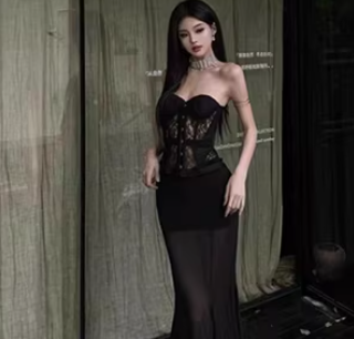 The black corset tells you: elegance can also be sharp 1 5 1 The black corset tells you: elegance can also be sharp
