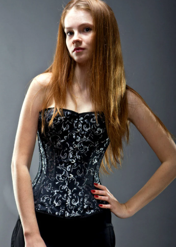 How to wash a black corset? A complete guide to maintaining it without losing its shape 1 5 3 How to wash a black corset? A complete guide to maintaining it without losing its shape