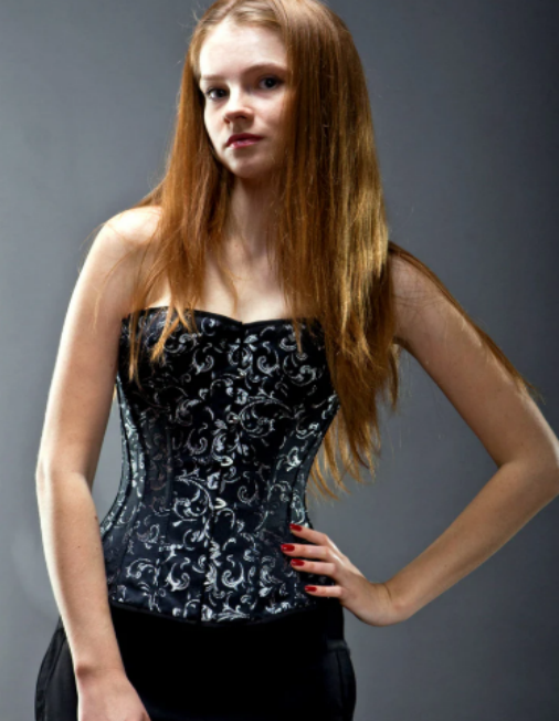 She lightly put her hands on her waist, and the black corset outlined smooth curves
