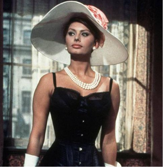 Why do movie lenses still love black corsets? Decoding the "sense of visual control" 2 Sophia Loren's black corset in the 1960 film "Who Wants to Be a Millionaire"