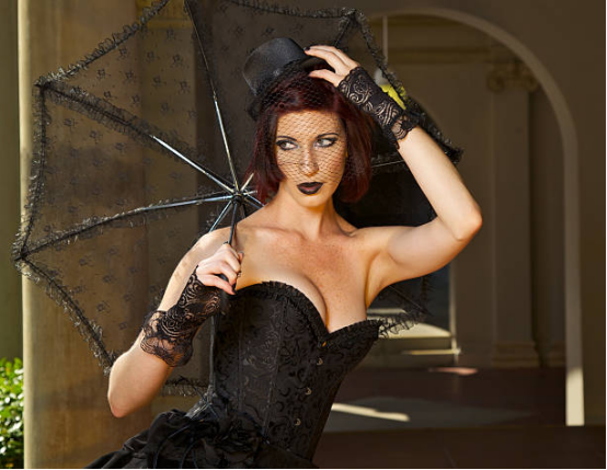 Why do women who wear black corsets always attract attention? 1 Black Corset for Special Events